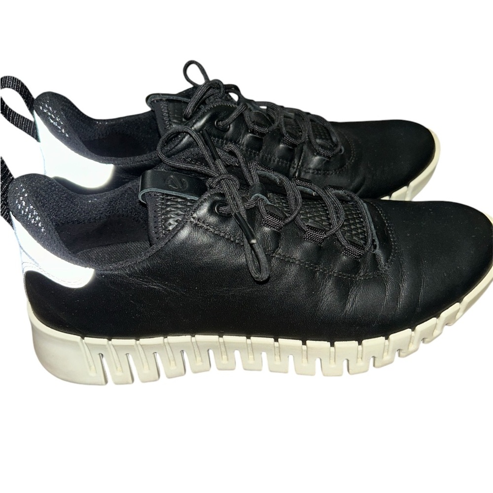 Women’s Ecco Gruuv Black Leather Sneaker Size 40 9-9.5